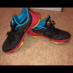 Nike shoe Big boy size 6